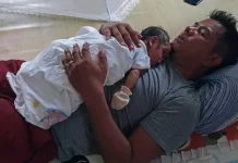 Manfaat Dekapan Seorang Ayah bagi Bayi