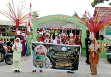 SDN 002 Ranai Berbagi Telur Merah Semarakkan Maulid Nabi