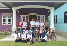 Camat Bunguran Batubi Besuk Kasubbag Keuangan yang Sakit