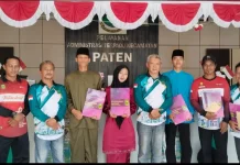Petugas Bendera Bunguran Utara Terima Saguhati