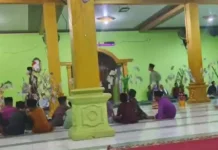 Maulid Nabi di Gunung Putri Meriah Dengan Tradisi Berbagi