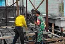 Babinsa Tanjung Kumbik Ingatkan Keselamatan ditengah Cuaca Ekstrem