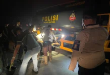 Kapolres Natuna Turun Langsung Padamkan Karhutla 20 Hektare di Batubi