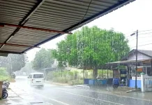 Ditengah cuaca panas dan kabut asap, Kabupaten Natuna diguyur hujan