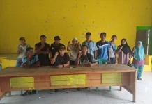 Kelompok Tani Kelarik Terima Bibit Kelapa