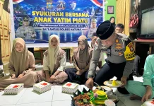 Satlantas Polres Natuna Doa Bersama dan Berbagi dengan Anak Yatim