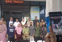 Pemkab Natuna Salurkan Bantuan Sosial dan Life Jacket