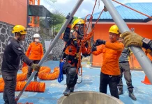 Kantor SAR Natuna Asah Kemampuan Confined Space Rescue di Sumur