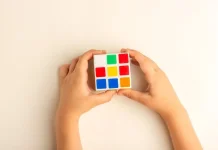 Bikin Anak Jauh dari Gadget, Ini 6 Manfaat Bermain Rubik untuk Otak