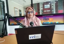 Penggunaan Headphone bagi Penyiar untuk Menjaga Kesehatan Pendengaran