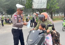 Satlantas Polres Natuna Bagikan 1.500 Masker Antisipasi Kabut Asap