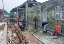 Babinsa Tapau melakukan Monitoring Pembangunan Sekolah TK