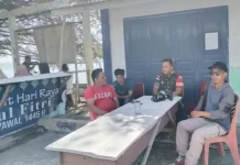 Babinsa Kelurahan Batu Hitam Aktif Jalin Komsos Dengan Warga