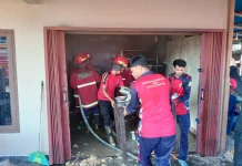 Tempat Memasak Bakso di Sihotang Terbakar, Damkar Natuna Bergerak Cepat