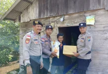Polsek Bunguran Barat Salurkan Bansos kepada Warga Kurang Mampu