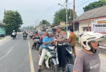 Satlantas Polres Natuna Bagikan 1.750 Brosur Pemutihan Pajak Kendaraan