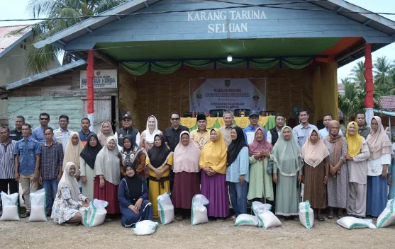 Bupati Natuna Cen Sui Lan Kunjungi Kecamatan Seluan