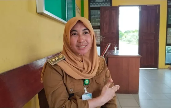 Lurah Ranai Darat Ajak Warga untuk Membuang Sampah di TPS