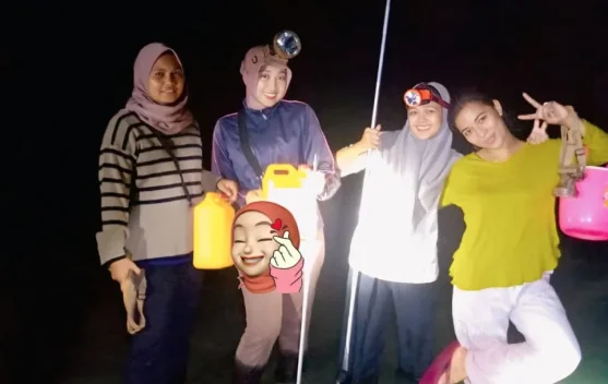 Tradisi Nyuloh atau Berkarang pada Malam Hari Jadi Ajang Reuni di Laut