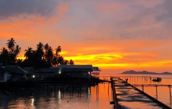 Sunset di Pelabuhan Baru Karut Pulau Tiga Barat Natuna
