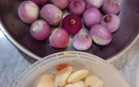 Bawang Kupas Jadi Pilihan Praktis Para  Ibu-Ibu