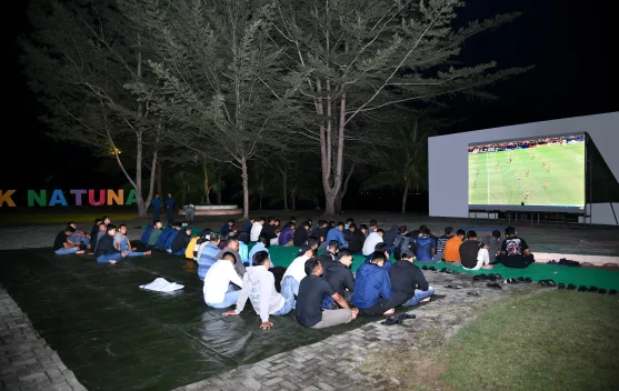 Lanud Raden Sadjad Gelar Nobar Bola Gembira Gratis