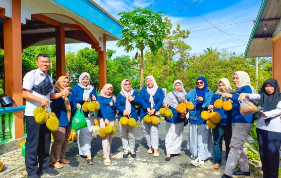 Berburu Durian ke Desa Setengar