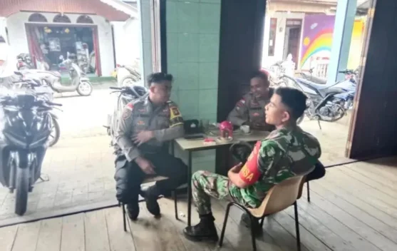 Babinsa Koramil 06/Serasan Gelar Komsos Bersama Forkopincam
