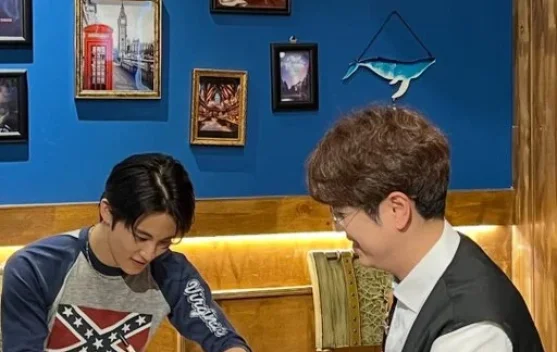 Mark Lee Picu Kemarahan Netizen karena Hal ini di Foto Terbarunya