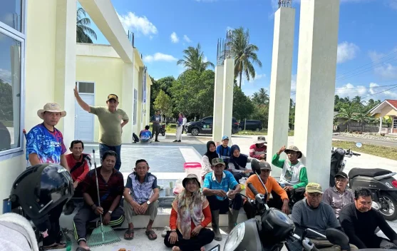 Kelurahan Ranai Darat Bersama Warga Dukung Operasional SMP Negeri 004