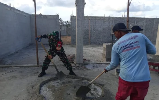 Babinsa Koramil 06/Serasan Kembali Dampingi Pengerjaan Lahan KMP di Jermalik