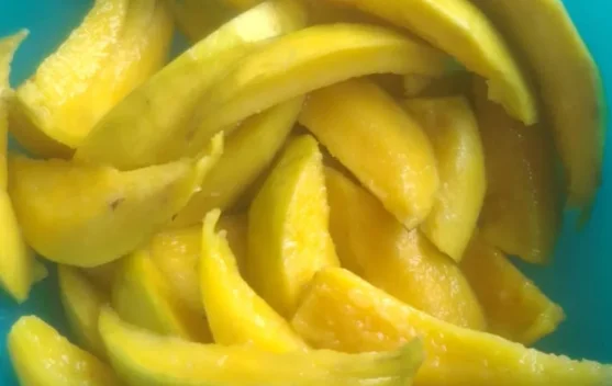 Cara Unik Menikmati Buah Sedek