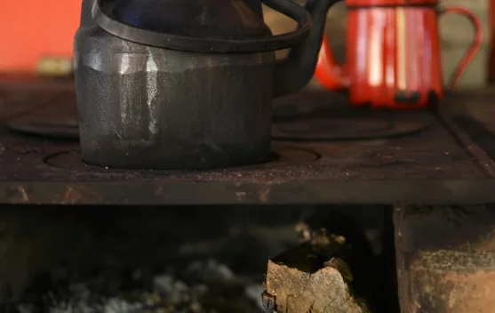 Mengapa Masakan yang Dimasak dengan Tungku Kayu Memiliki Aroma Khas?