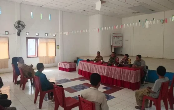 Babinsa Air Putih Mediasi Perselisihan Warga Melalui Musyawarah