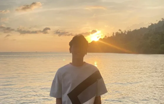 Momen Pemuda Sedanau Natuna Abadikan Sunset