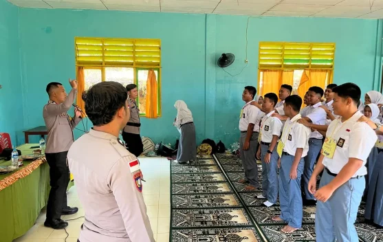 Bhabinkamtibmas Serasan Timur Edukasi Siswa Baru SMAN