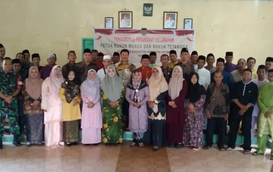 39 orang RT dan RW di Kelurahan Bandarsyah mengikuti Pelantikan dan Pengukuhan