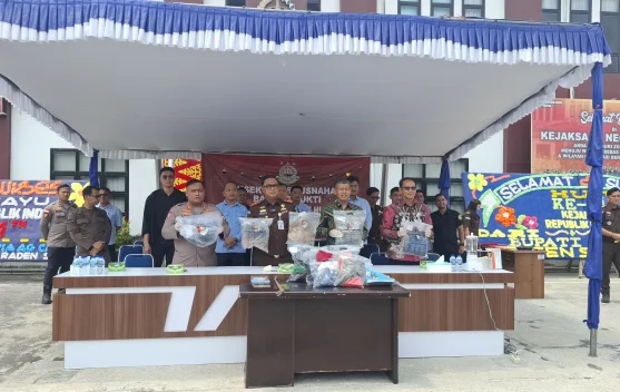 Pemkab Hadiri Pemusnahan Barang Bukti 14 Perkara Inkrah di Kejari Natuna