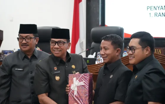 Wabup Natuna Sampaikan Pengantar Ranperda APBDP 2026 dan APBD 2027