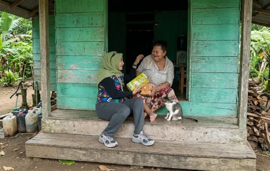 Pengusaha Swalayan Caisar Salurkan Bantuan Sosial untuk Lansia
