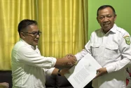 Pemkab Natuna Serahkan SK Penyesuaian Tarif Air