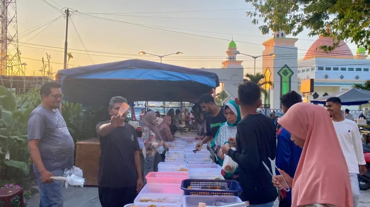 Awal Ramadan, Pedagang Takjil di Sabang Raup Omzet Jutaan Rupiah per Hari
