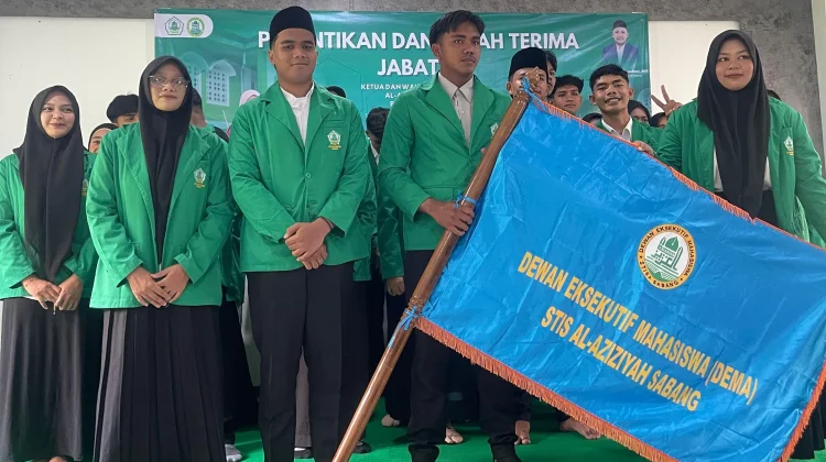 Ketua STIS Al-Aziziyah Sabang Lantik Pengurus DEMA 2026-2028