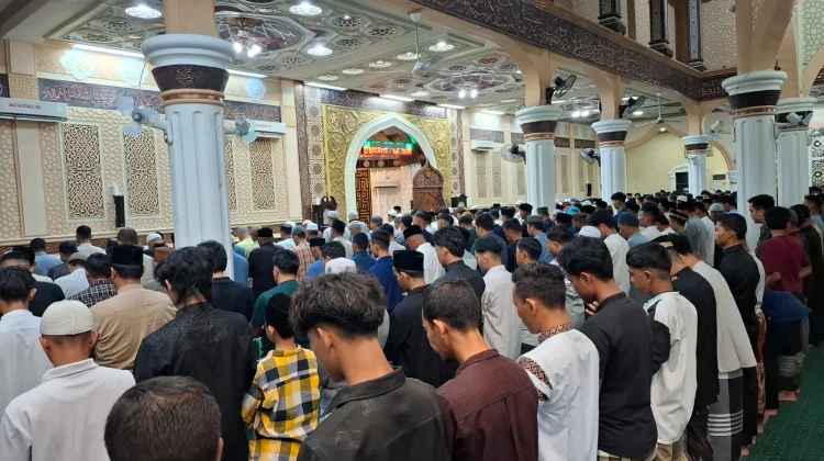 Ratusan Jemaah Padati Mesjid Agung Babussalam Sabang