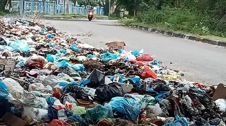 DLHK Dorong Kesadaran Warga Buang Sampah di Kontainer