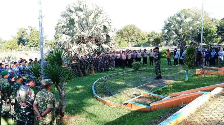 Dandim Pimpin Aksi Gotong Royong Massal di Taman I Love Sabang
