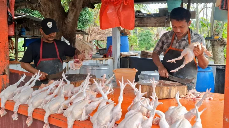Pedagang Ayam di Sabang Akui Penjualan Lesu di Bulan Ramadan