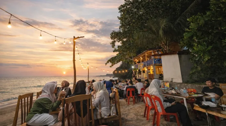 Berburu Takjil hingga Jelajah Pantai, Wisata Ramadan Tawarkan Pengalaman Berbeda
