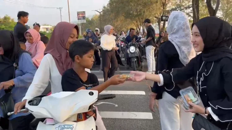 SAIN Sabang Salurkan 225 Paket Takjil untuk Warga di Kawasan Sabang Fair