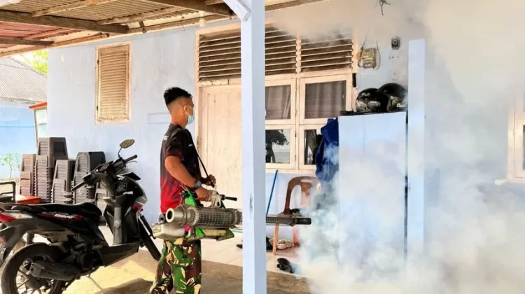 Antisipasi DBD, Sikes Lanud Maimun Saleh Laksanakan Fogging